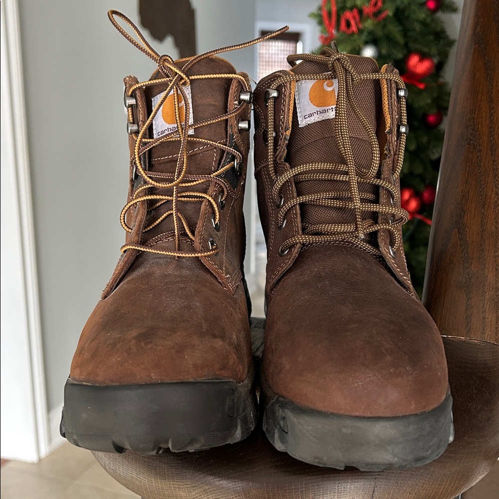 MISMATCHED Carhartt work boot size 9